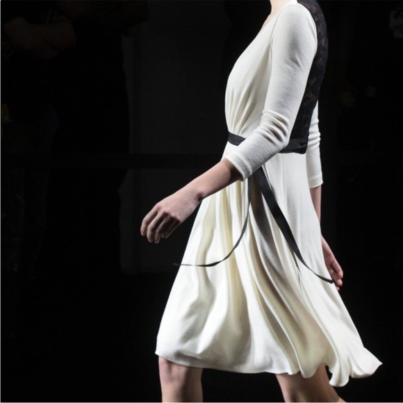 Diane von Furstenbeng Kendall Jenner Seduction Wrap dress - Picture 14 of 14